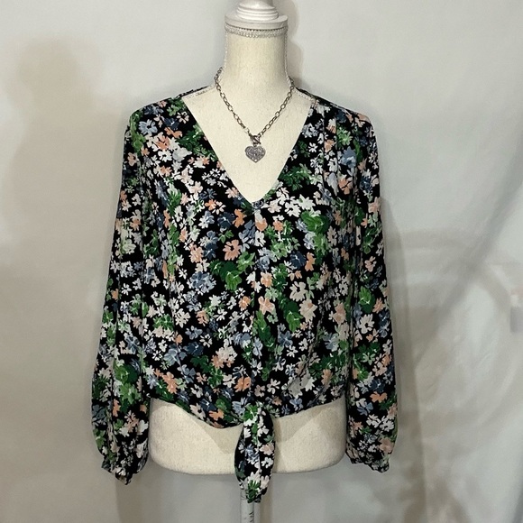 Blouses/flannels/button downs-2 for $20 or 3 for $30 (Mix & Match) - Picture 1 of 4